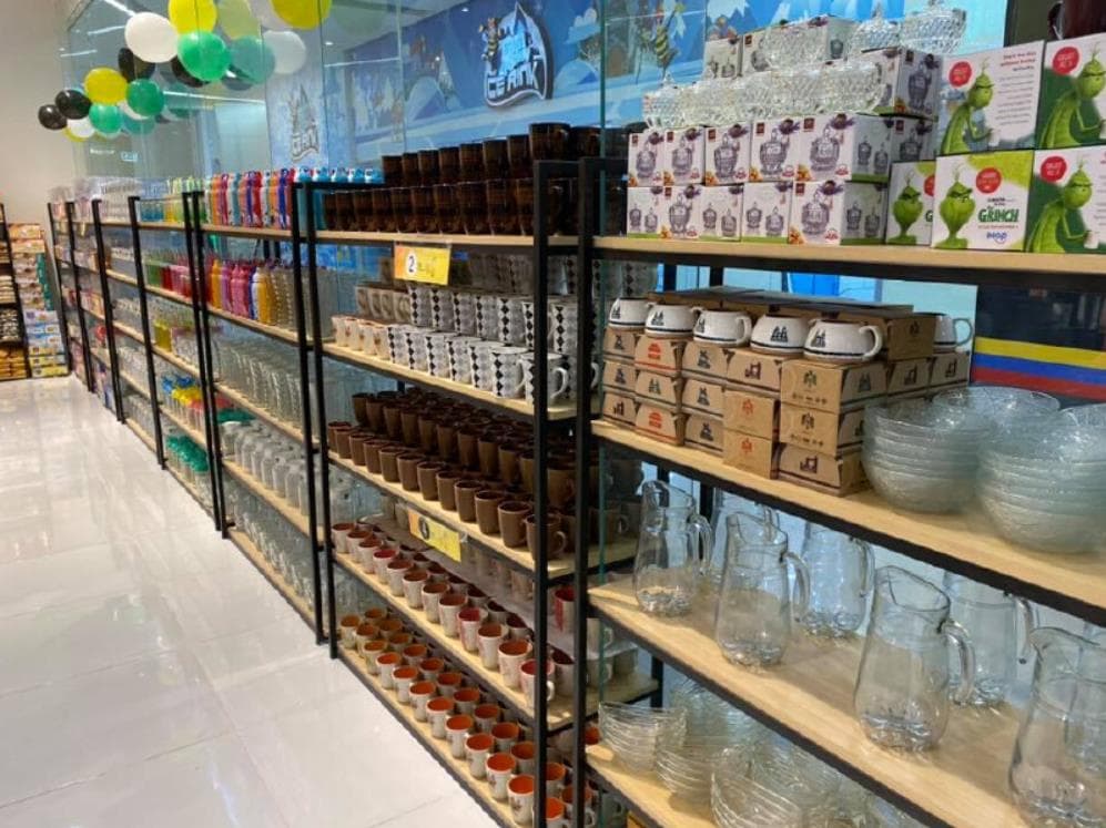 Housewares shelves